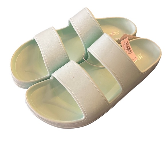 Old Navy Shoes - Old navy sandals light green size 7